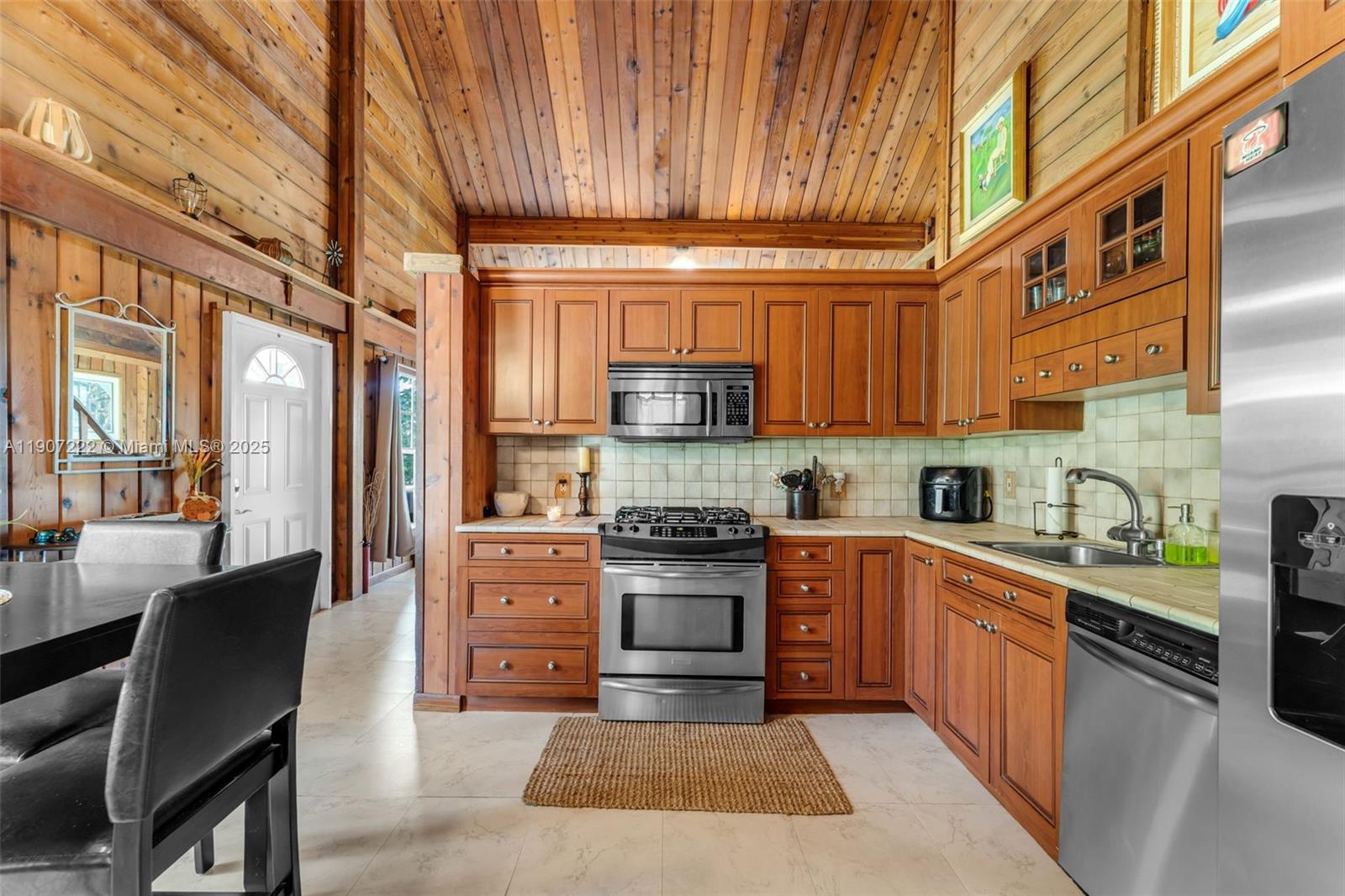 Redland 1.54 Acre - Residential