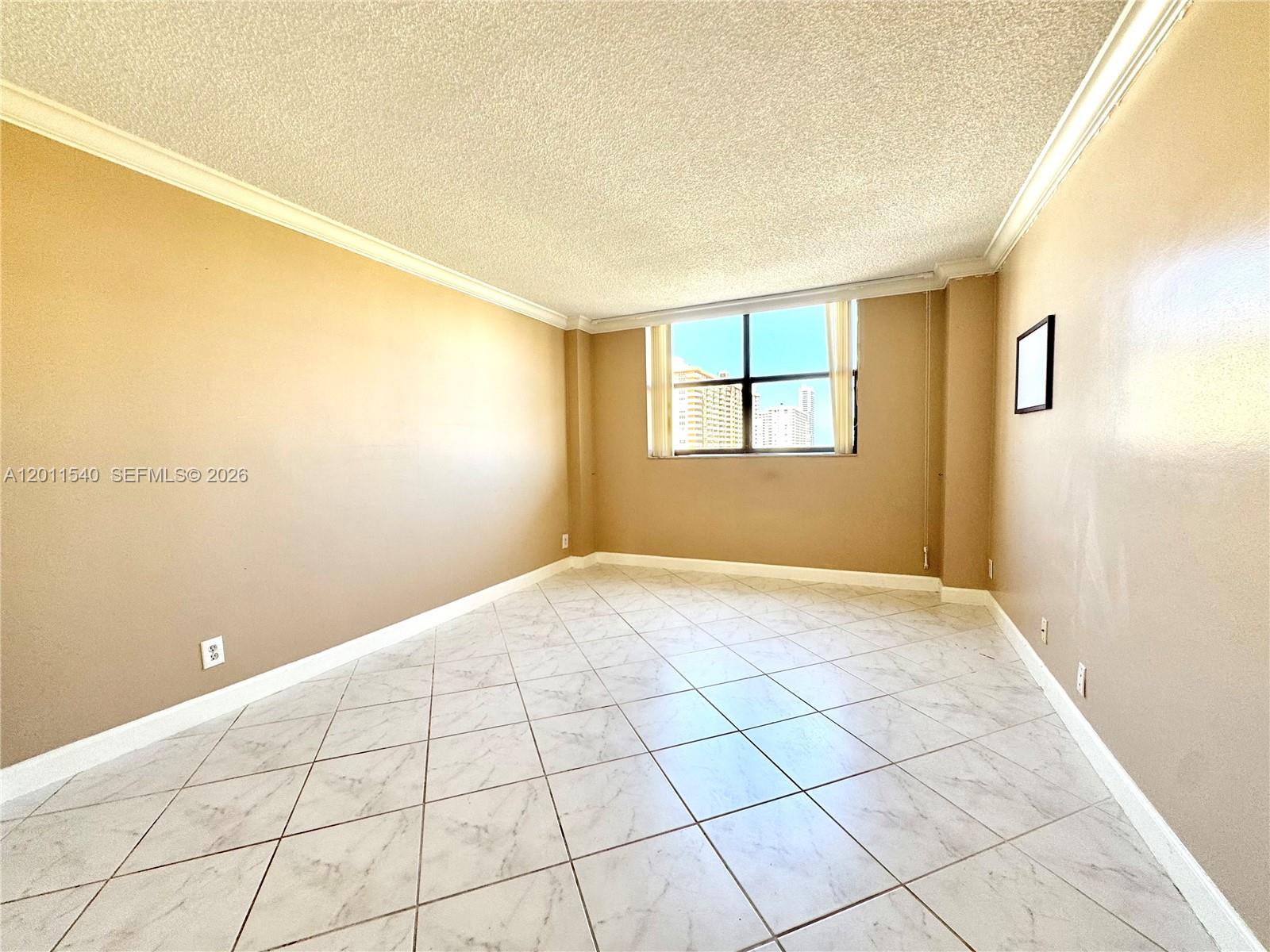 WINSTON TOWERS 700 CONDO - Residential