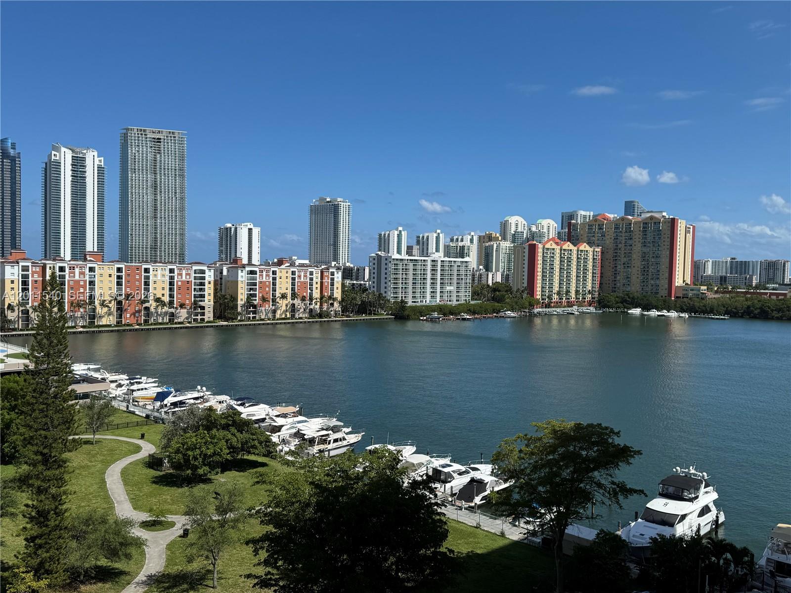 WINSTON TOWERS 700 CONDO - Residential