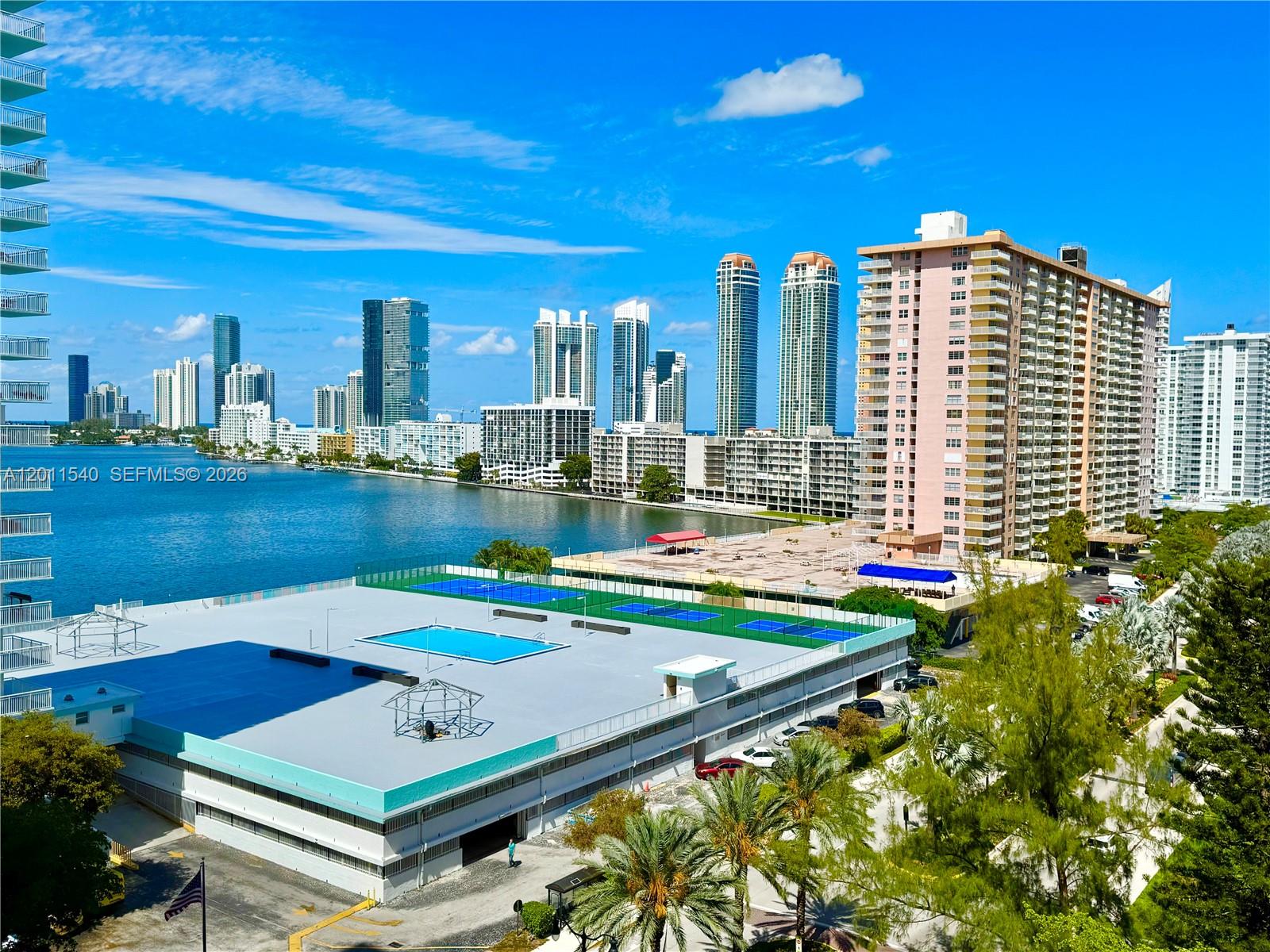 WINSTON TOWERS 700 CONDO - Residential