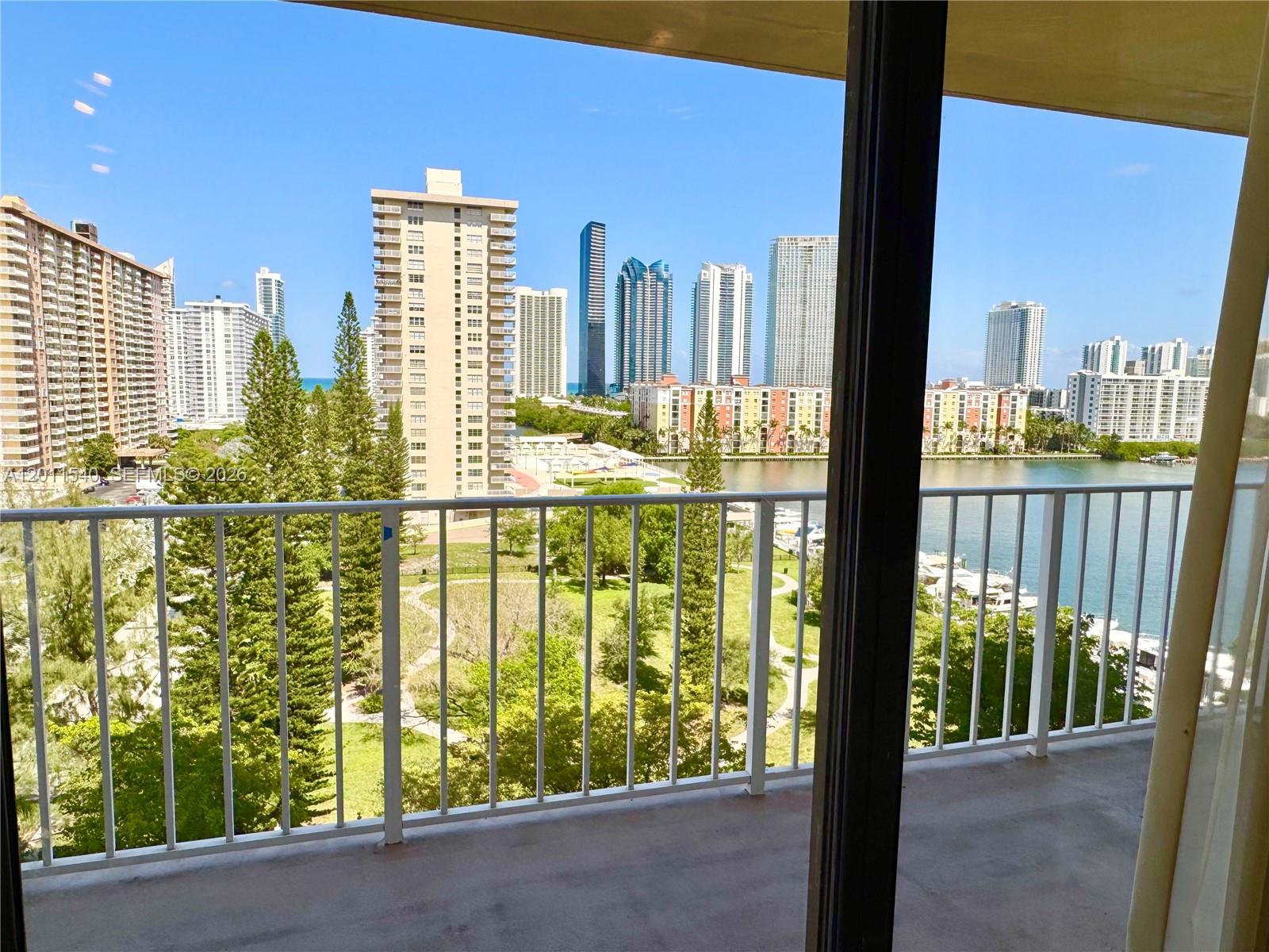WINSTON TOWERS 700 CONDO - Residential