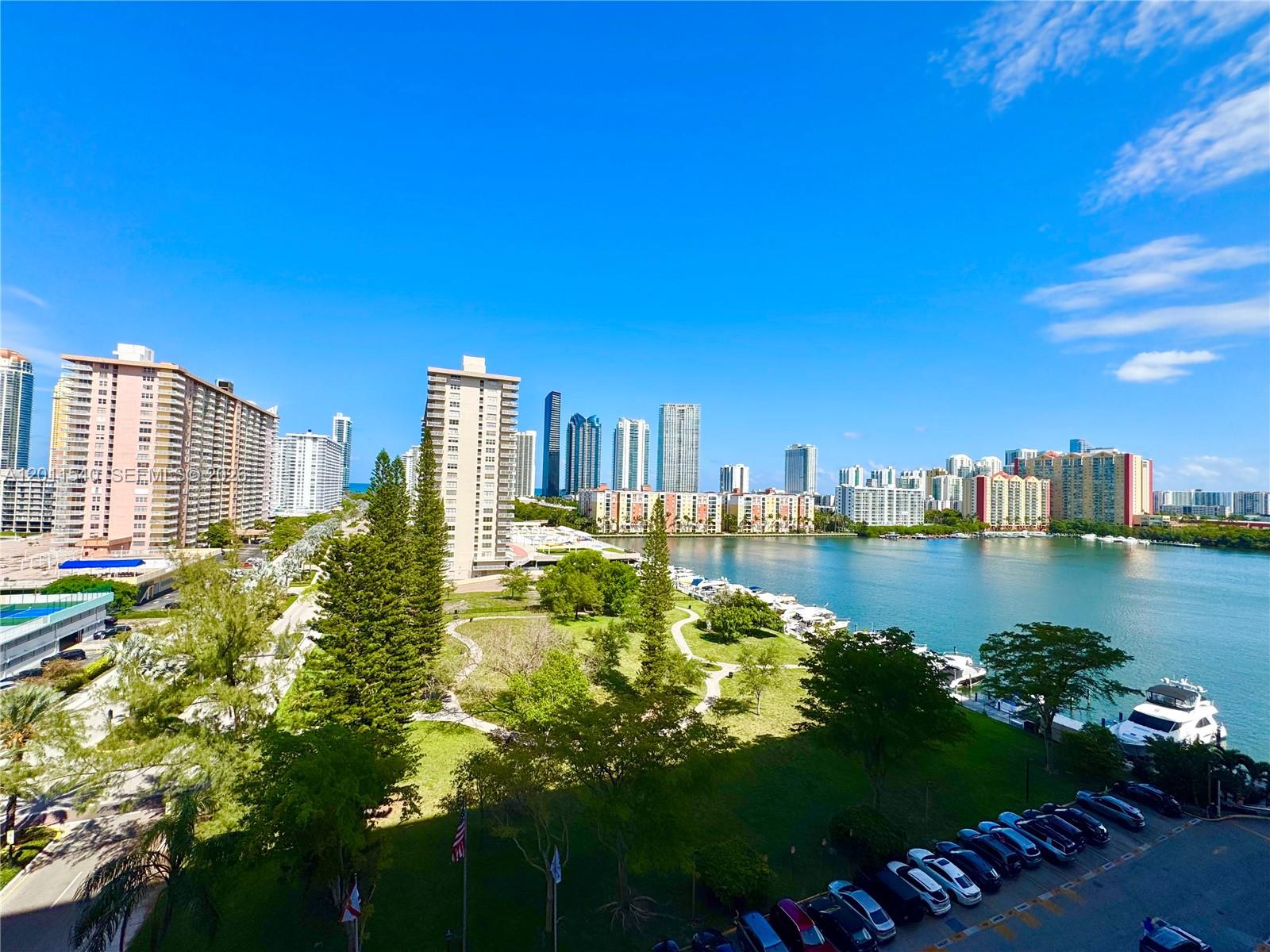 WINSTON TOWERS 700 CONDO - Residential