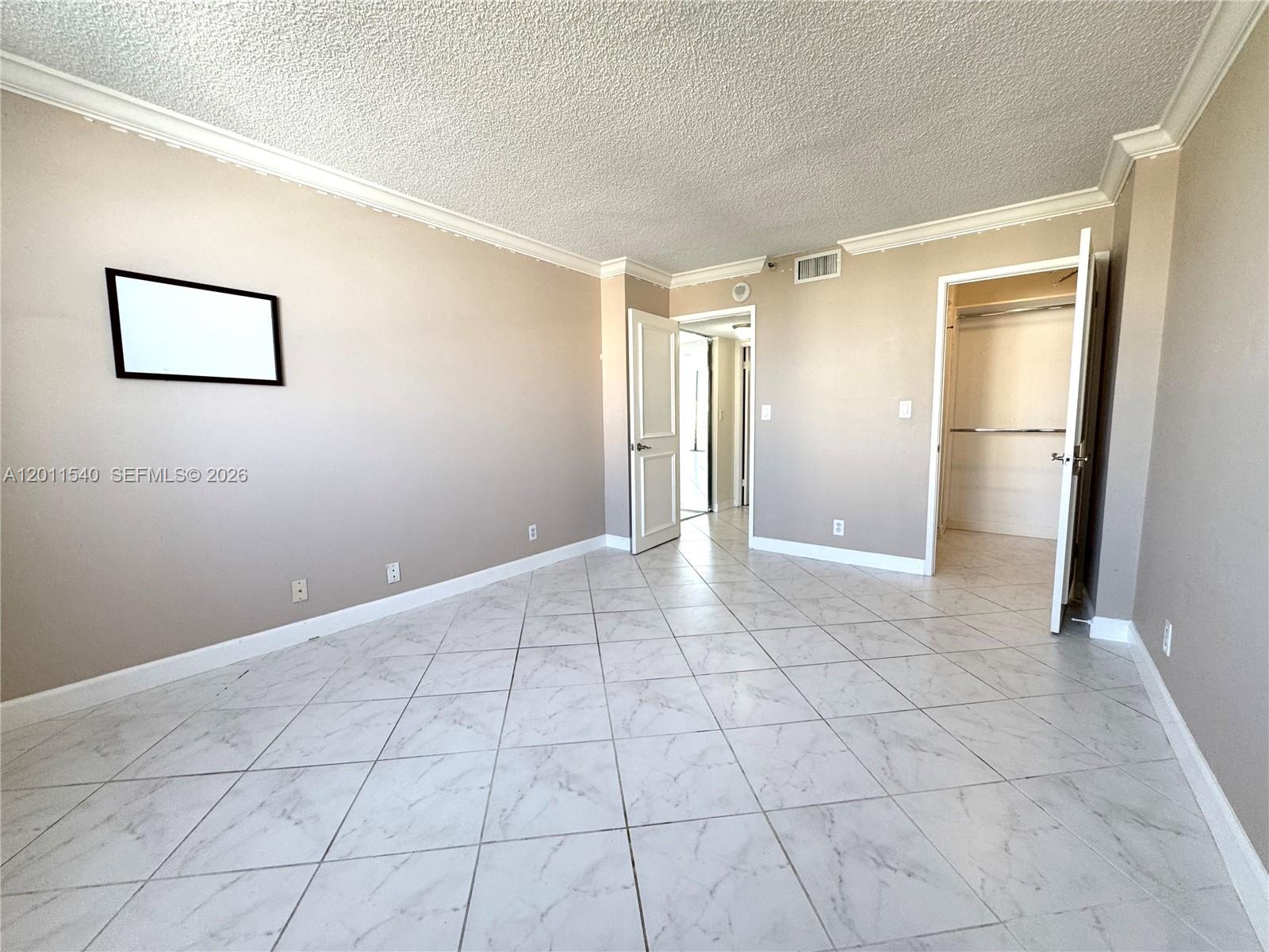 WINSTON TOWERS 700 CONDO - Residential