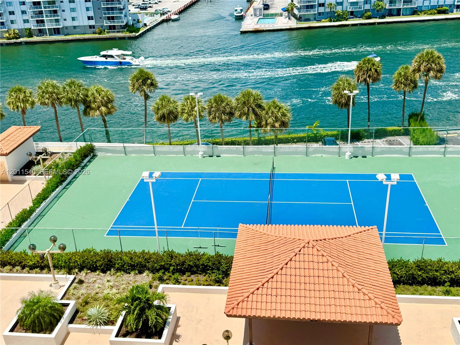 WINSTON TOWERS 700 CONDO - Residential