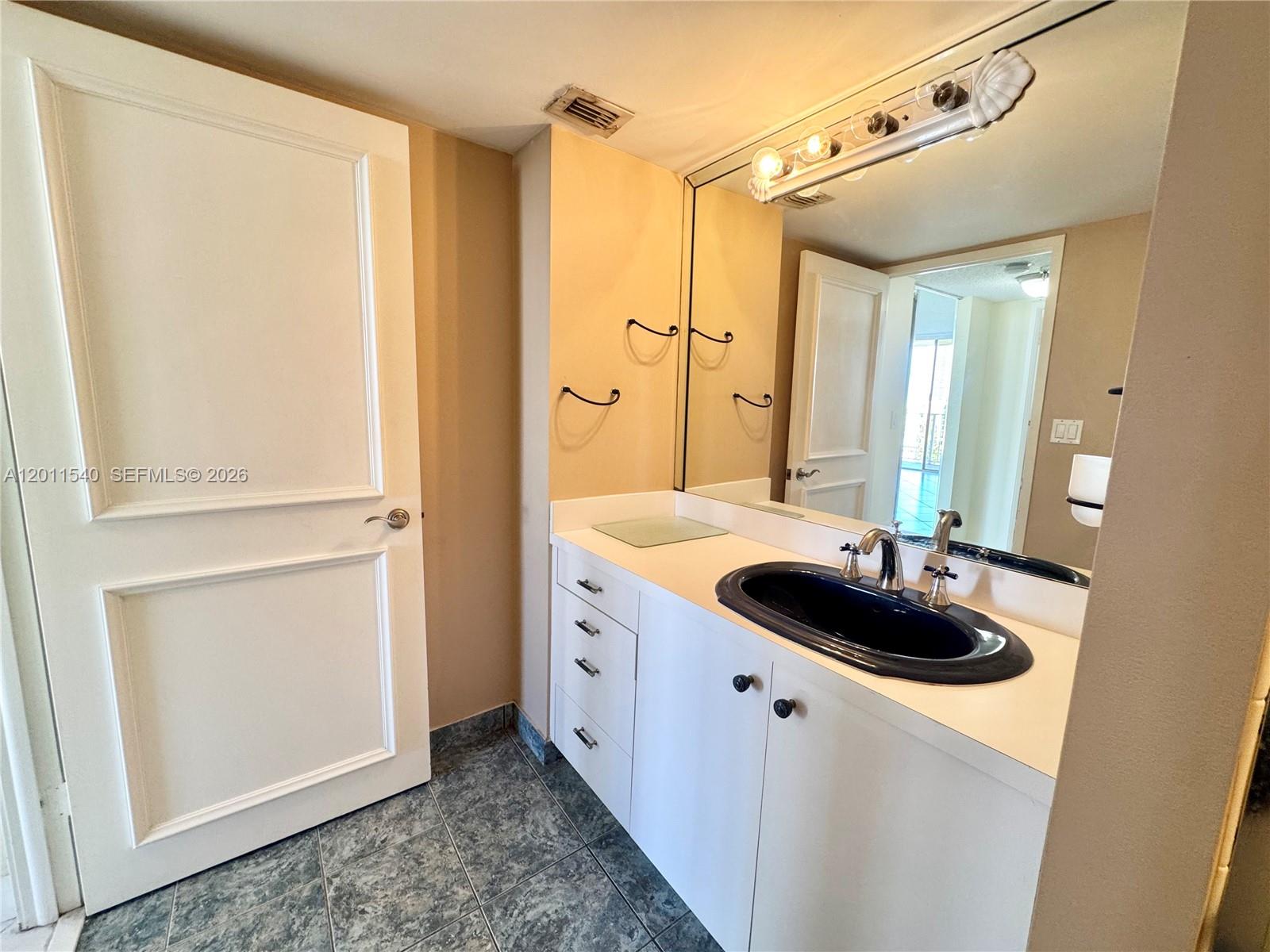 WINSTON TOWERS 700 CONDO - Residential