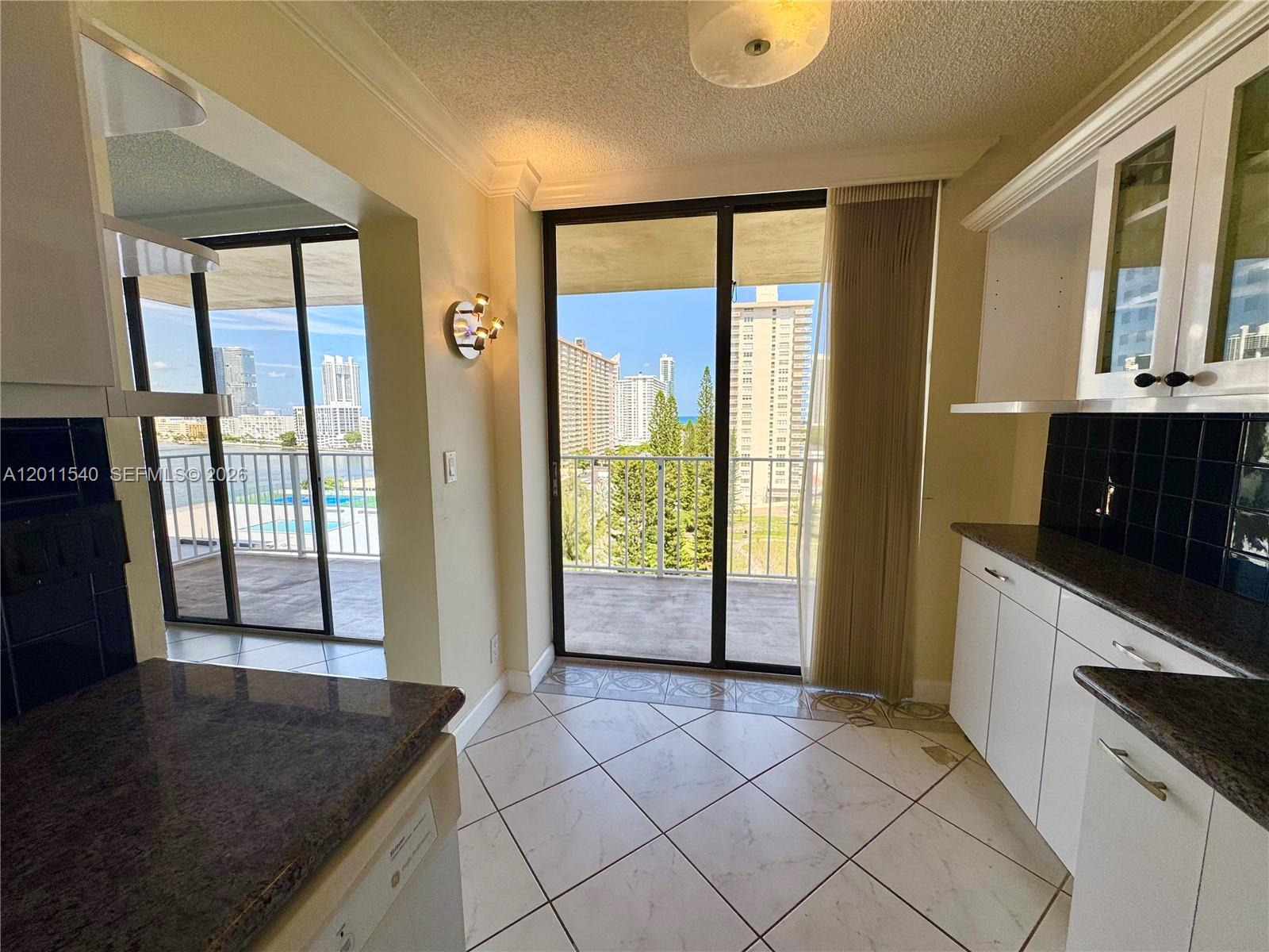 WINSTON TOWERS 700 CONDO - Residential