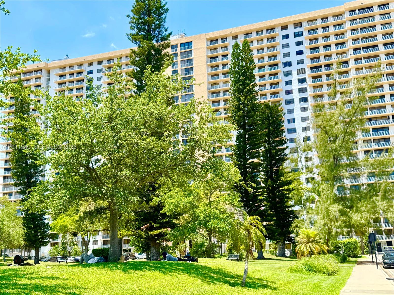 WINSTON TOWERS 700 CONDO - Residential