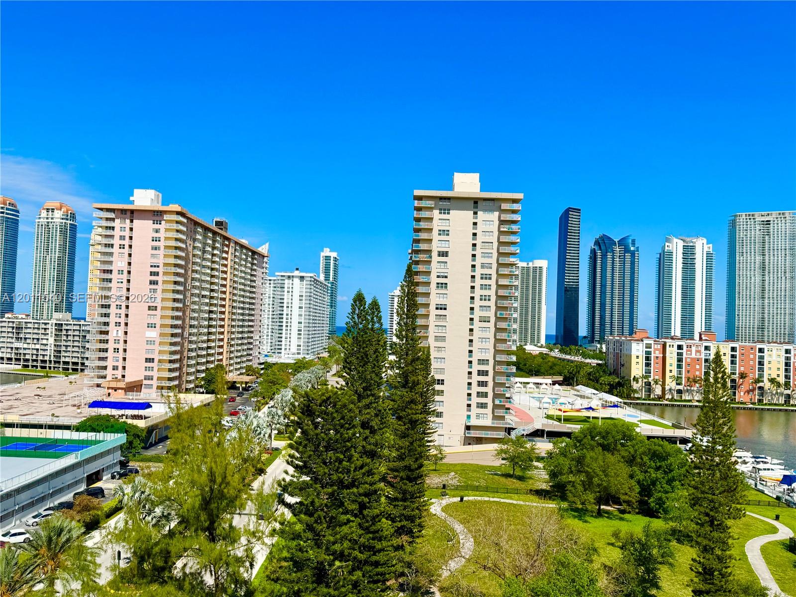 WINSTON TOWERS 700 CONDO - Residential