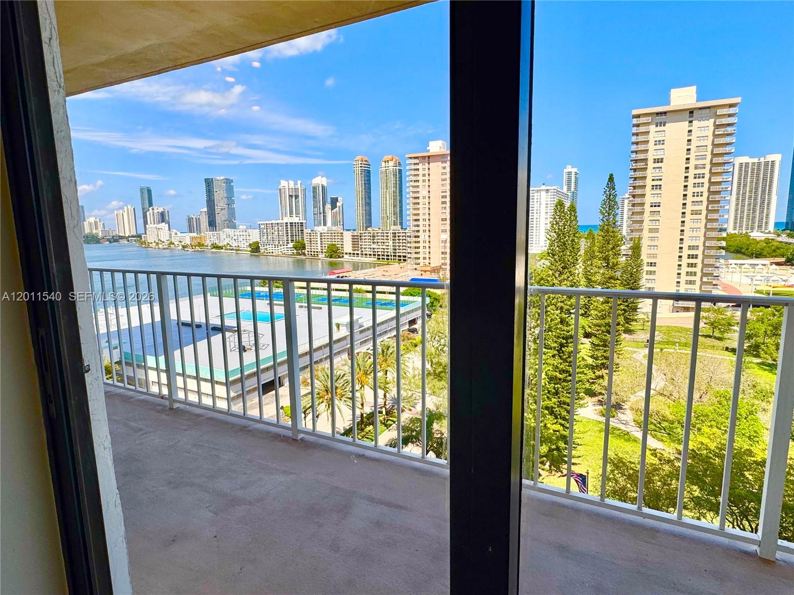 WINSTON TOWERS 700 CONDO - Residential