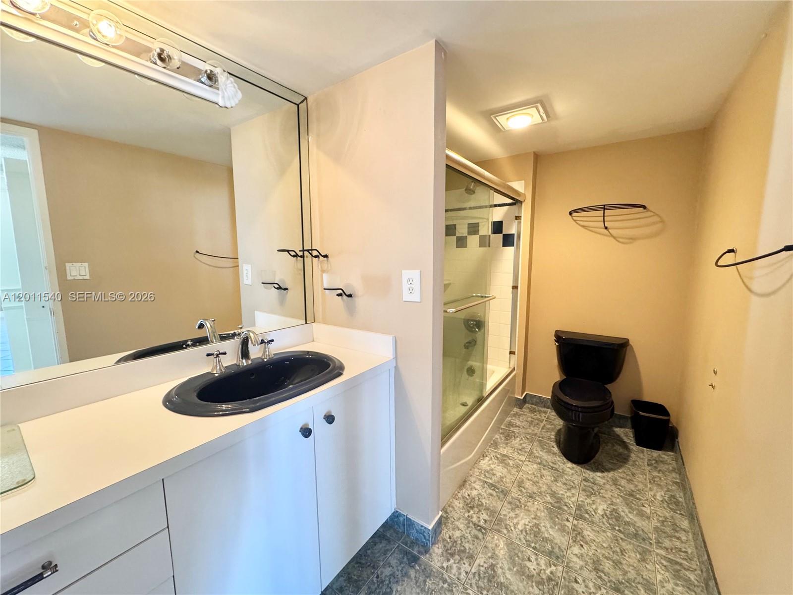 WINSTON TOWERS 700 CONDO - Residential