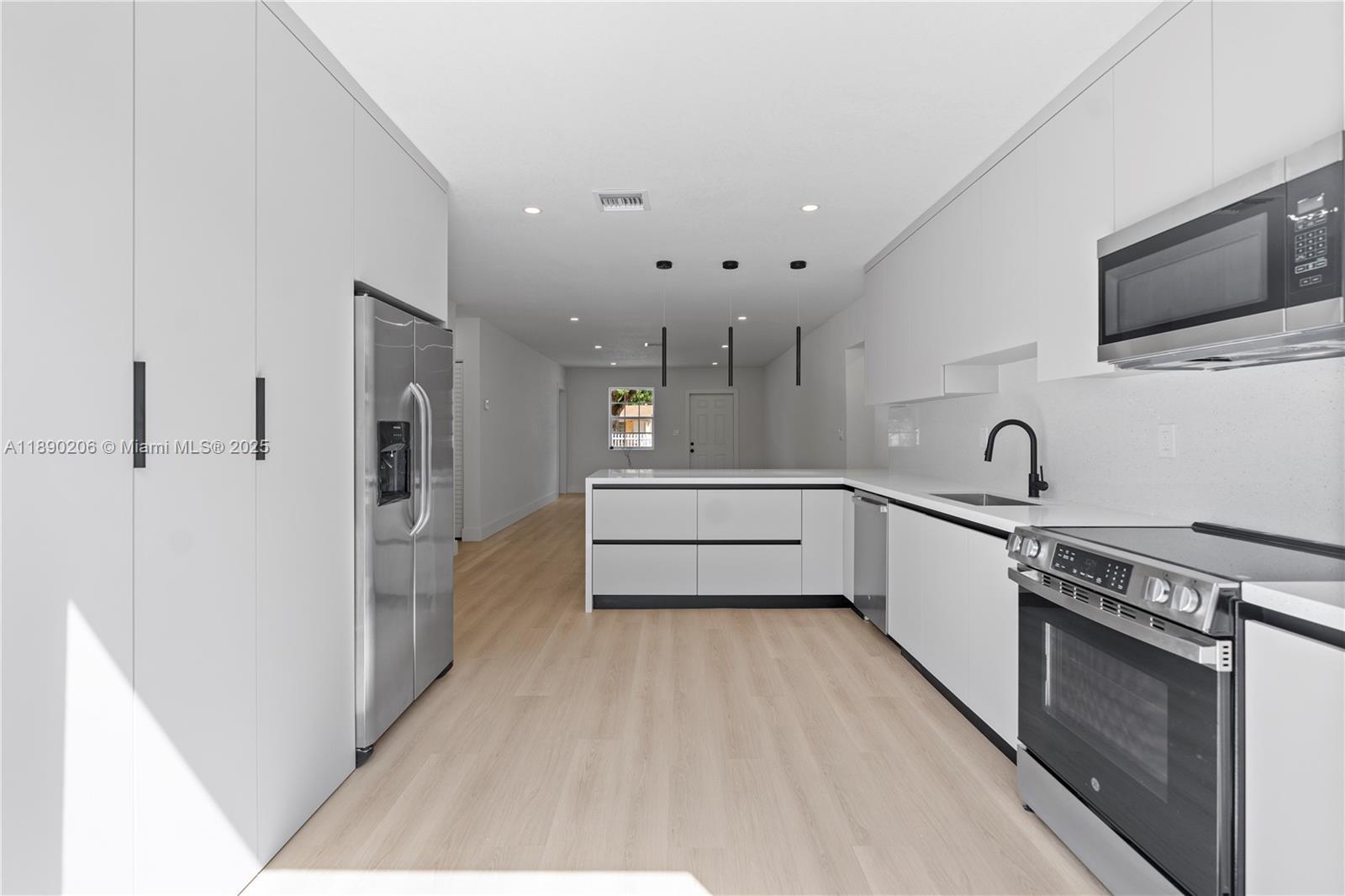 4TH AVE EXTENSION TO HIAL - Residential