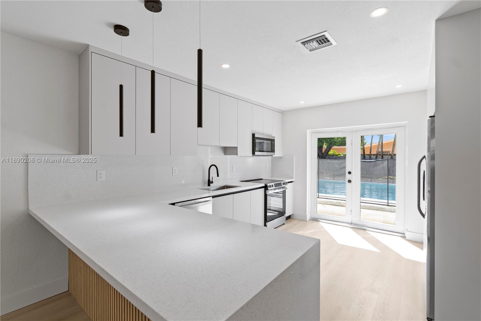 4TH AVE EXTENSION TO HIAL - Residential