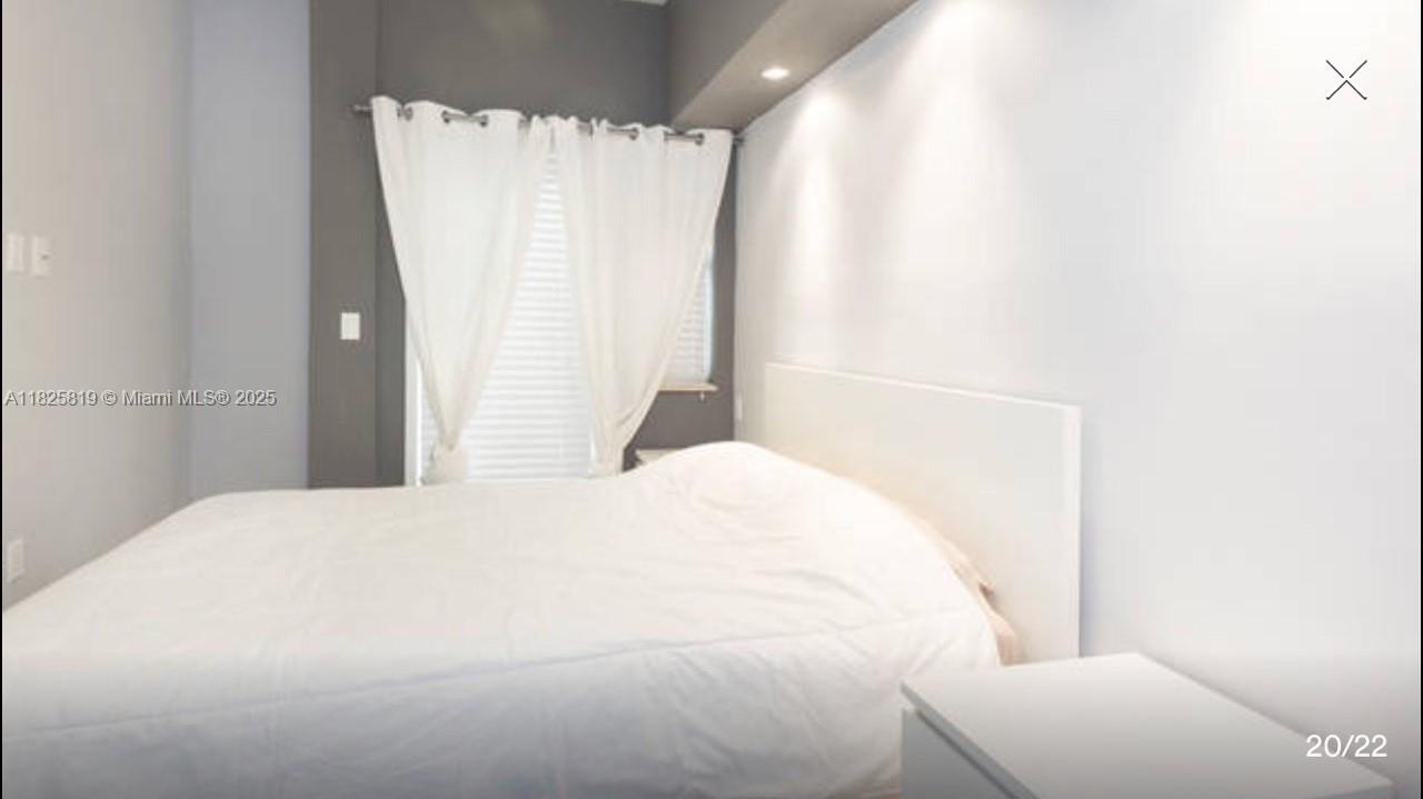 THE LESLIE CONDO - Residential