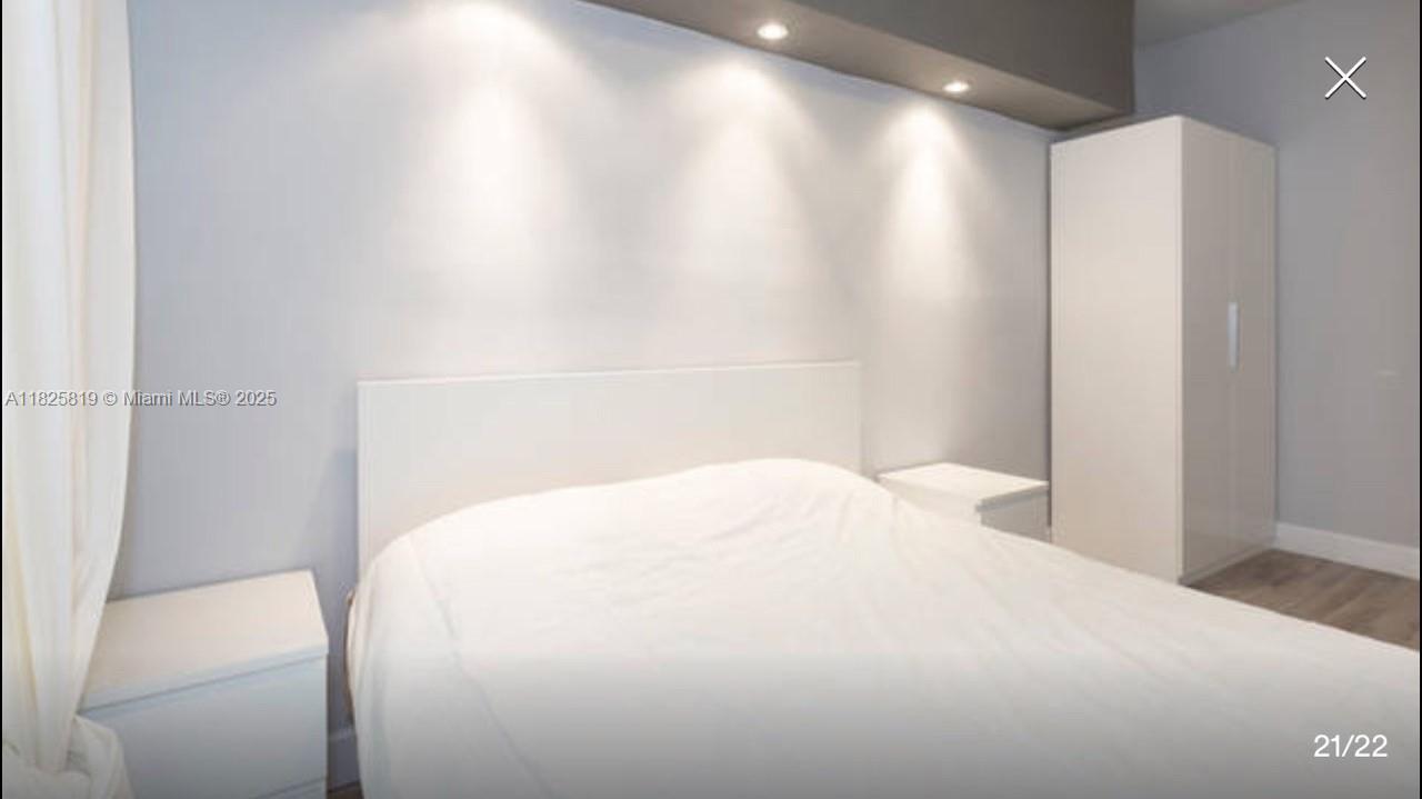 THE LESLIE CONDO - Residential