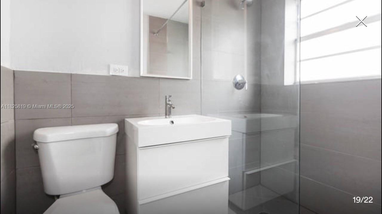 THE LESLIE CONDO - Residential