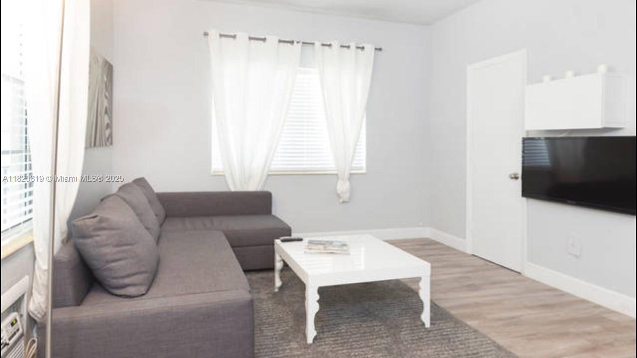 THE LESLIE CONDO - Residential