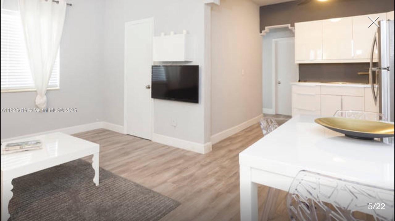 THE LESLIE CONDO - Residential