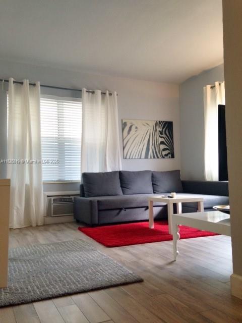 THE LESLIE CONDO - Residential