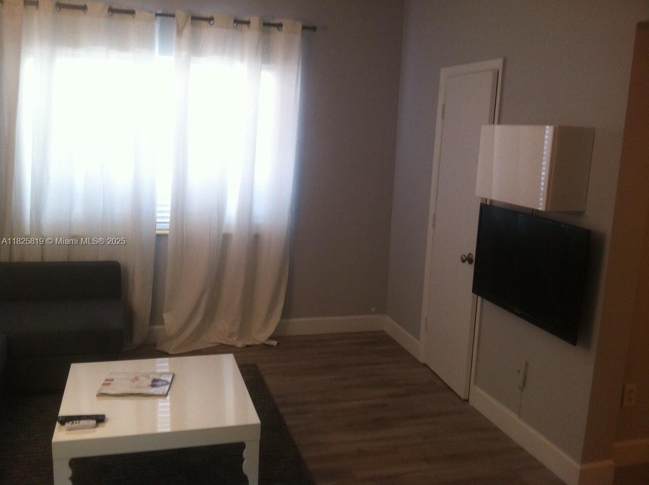 THE LESLIE CONDO - Residential