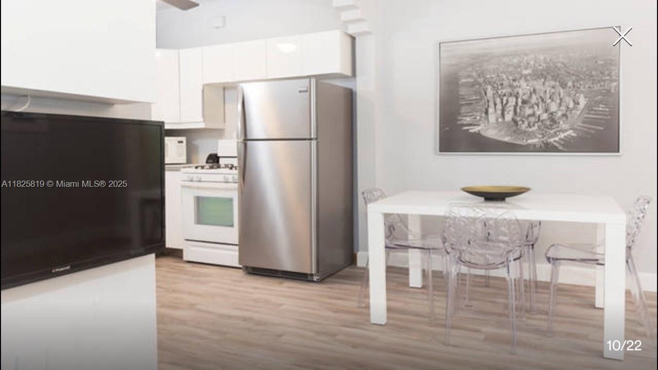 THE LESLIE CONDO - Residential