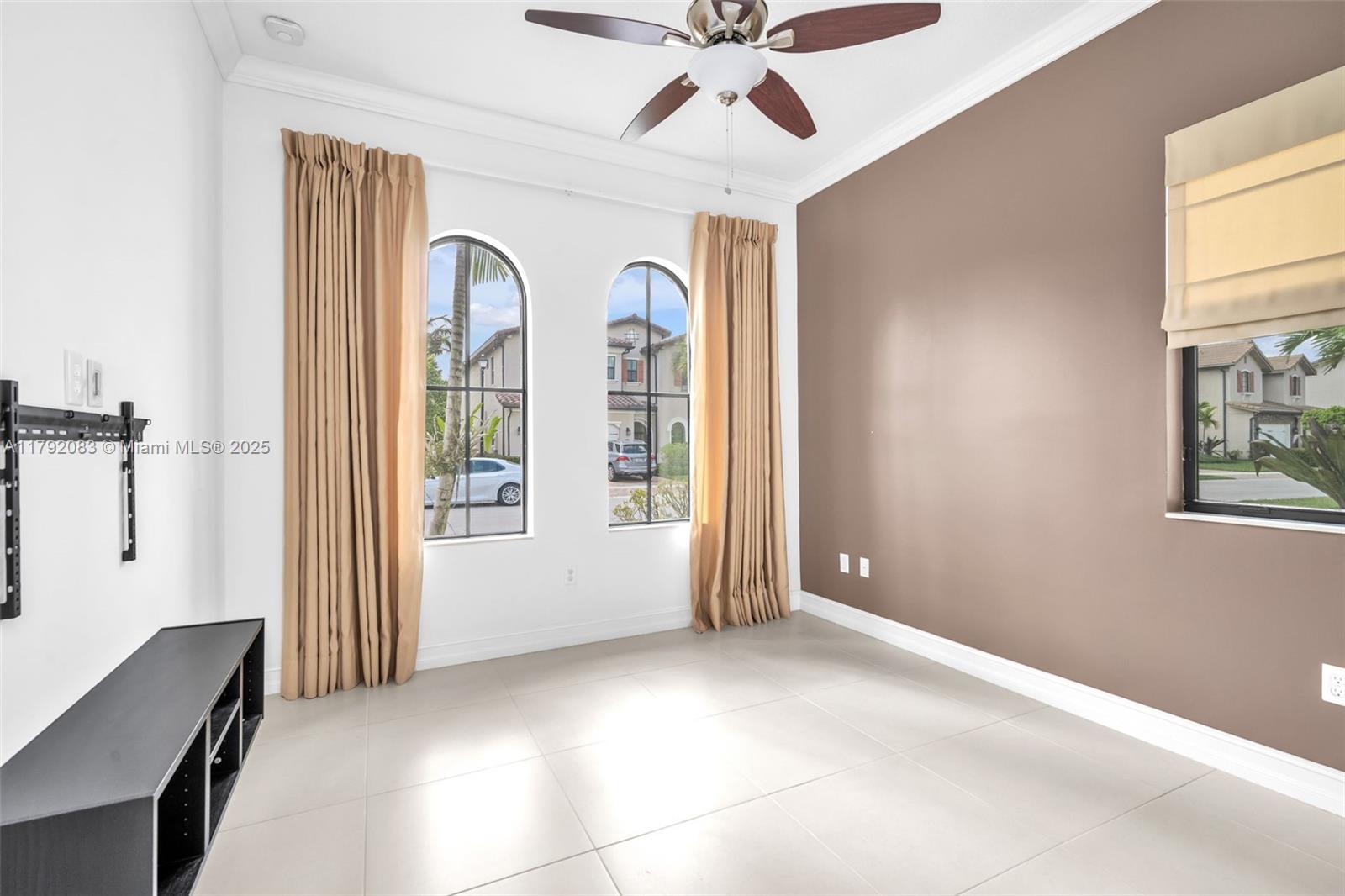 PEMBROKE LAKES SOUTH - Residential