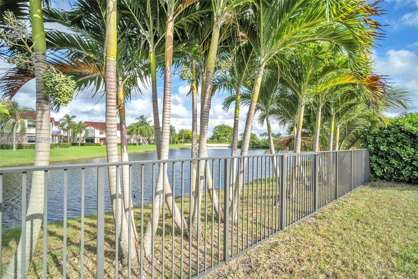 PEMBROKE LAKES SOUTH - Residential