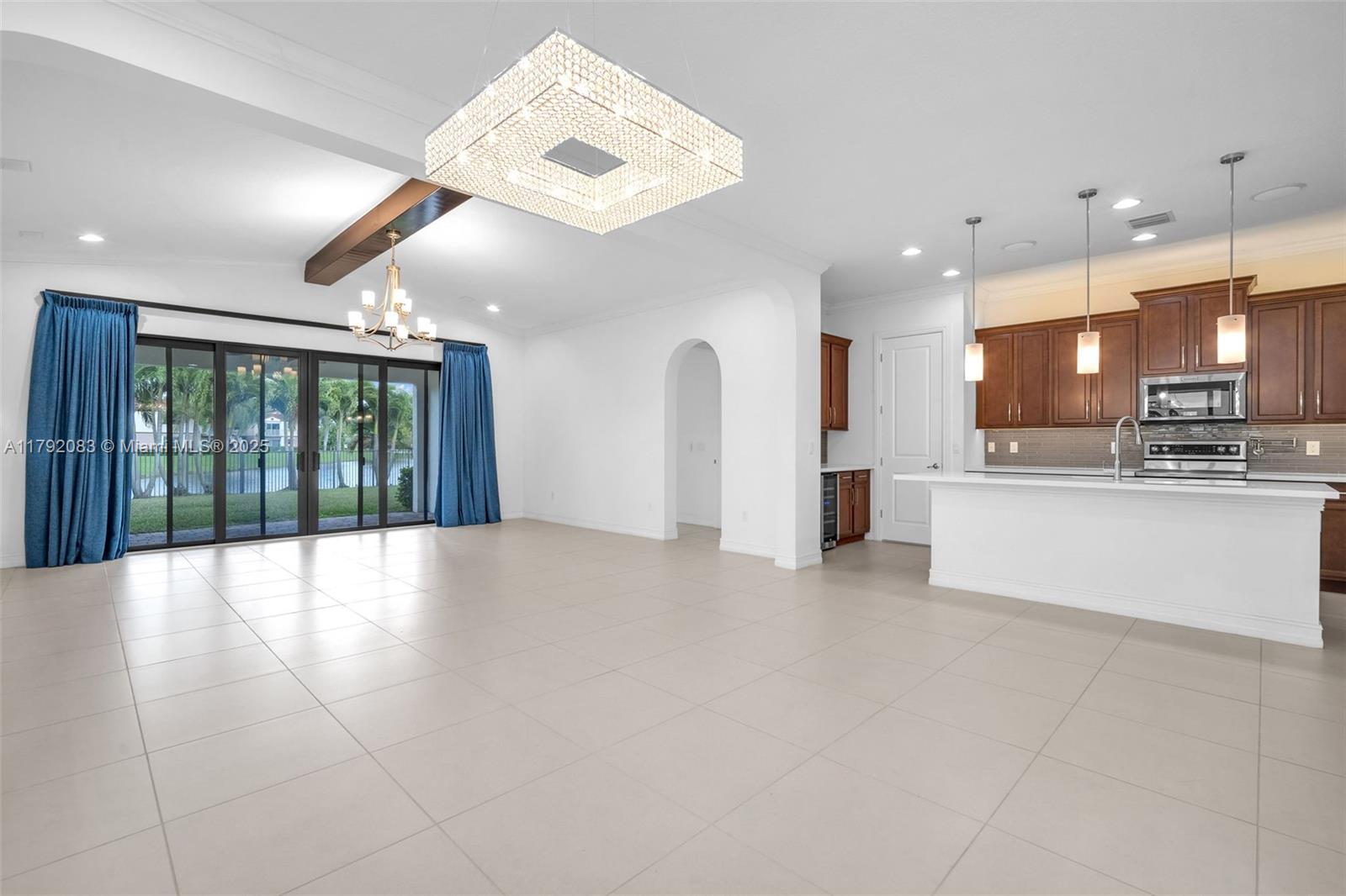 PEMBROKE LAKES SOUTH - Residential
