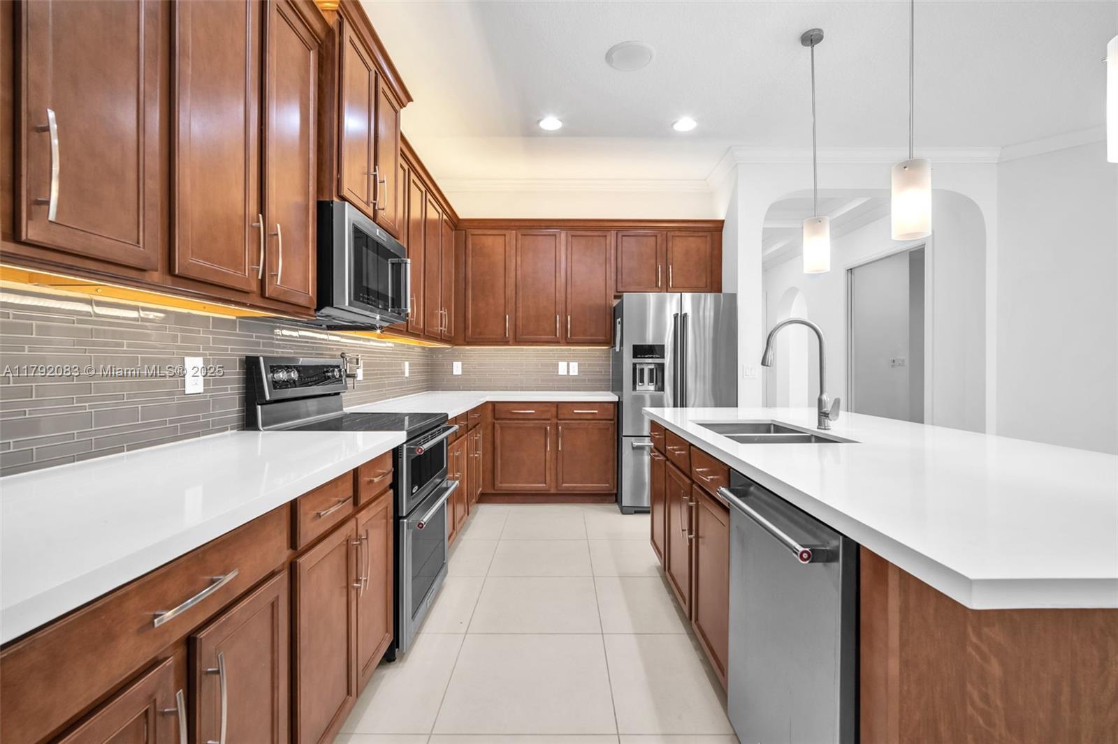 PEMBROKE LAKES SOUTH - Residential