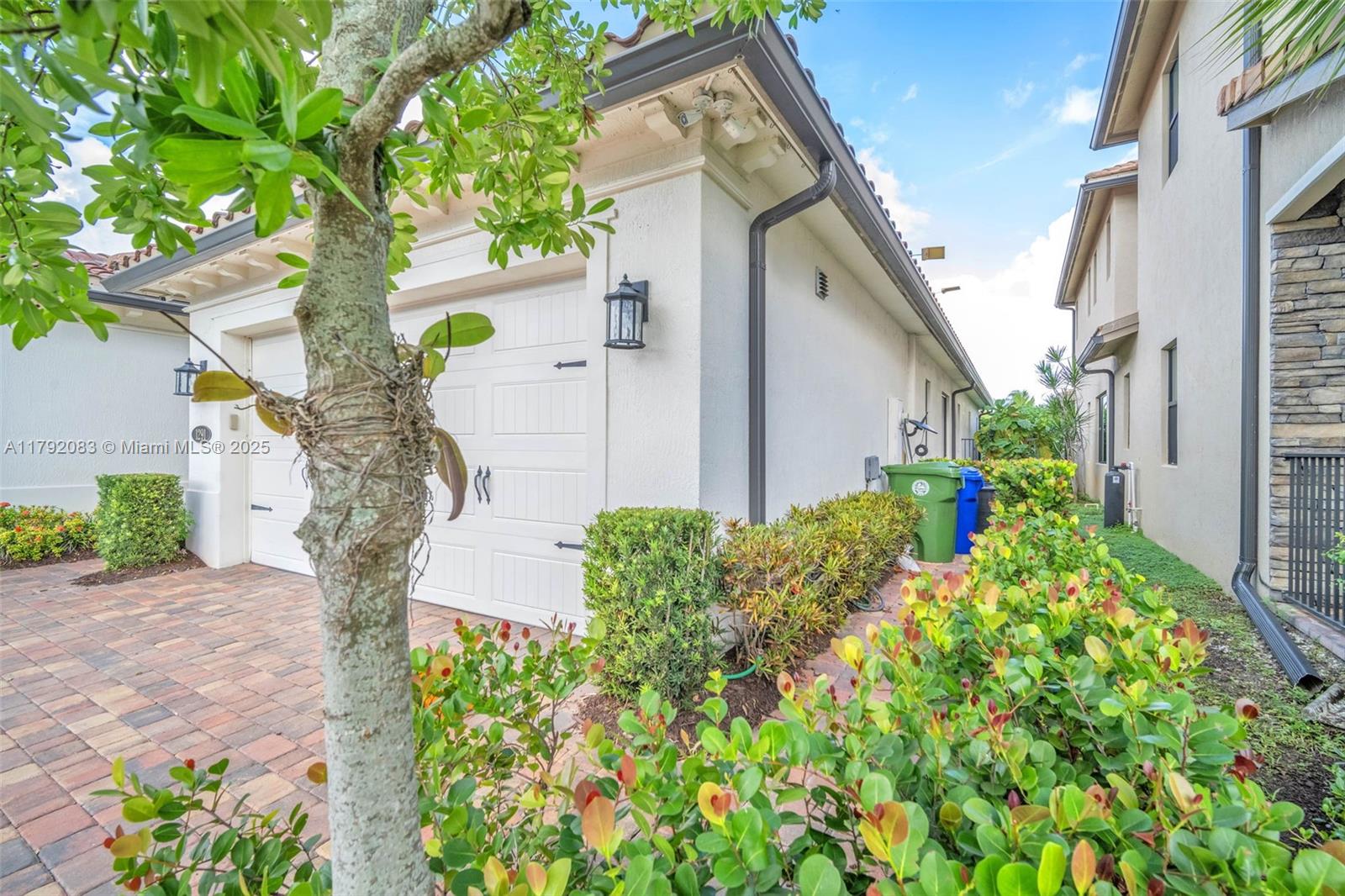 PEMBROKE LAKES SOUTH - Residential