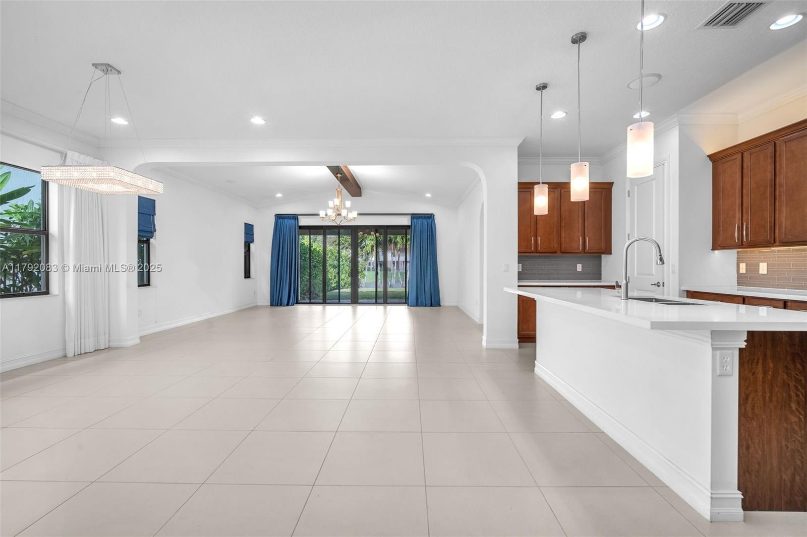 PEMBROKE LAKES SOUTH - Residential