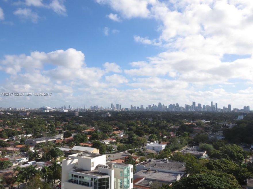 Beautiful Penthouse condo with Skyline views of Downtown Miami and Biscayne Bay. Condo comes with vaulted ceilings, modern finishes and spacious floor plan and laundry facility and guest bath. Amenities: swimming pool, Fitness Center, Lounge Room, Sauna, Jacuzzi, and 24/7 security, and concierge. Centrally located in the heart of Miami next to Coral Gables, Coconut Grove and Brickell Ave with beautiful views of the Miami skyline.