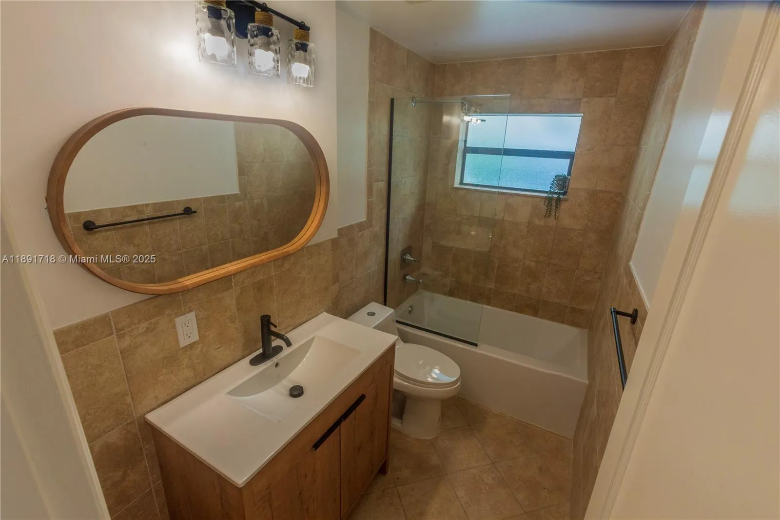 Miami, Florida 33155, United States, 3 Bedrooms Bedrooms, ,2 BathroomsBathrooms,Residential,Active,223601