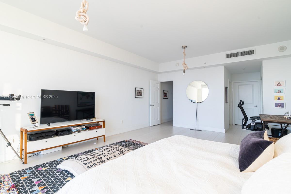 400 SUNNY ISLES CONDO WES - Residential