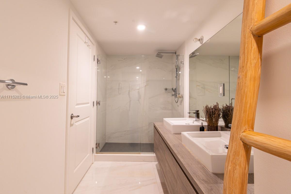 400 SUNNY ISLES CONDO WES - Residential