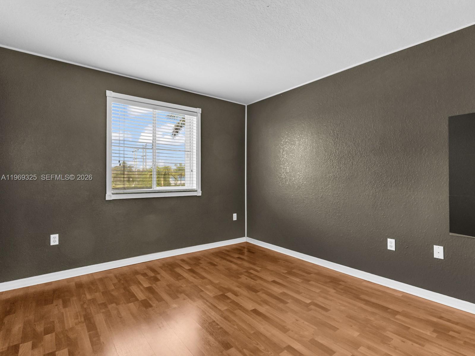 DIMENSIONS AT DORAL - Residential Lease