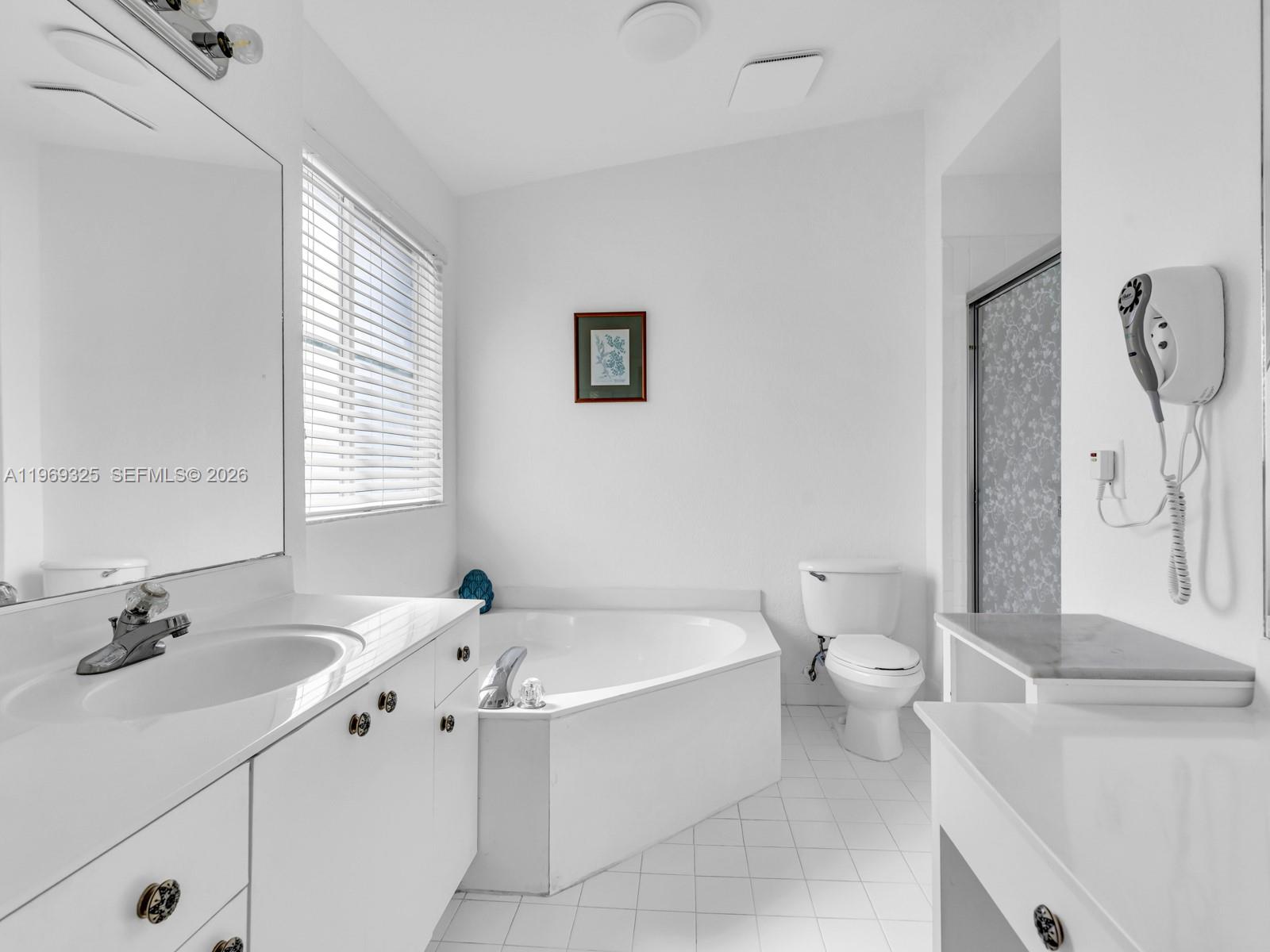 DIMENSIONS AT DORAL - Residential Lease