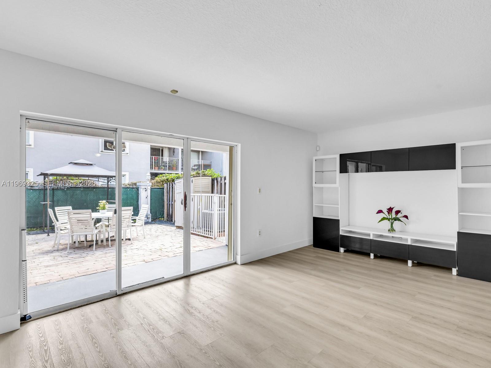 DIMENSIONS AT DORAL - Residential Lease