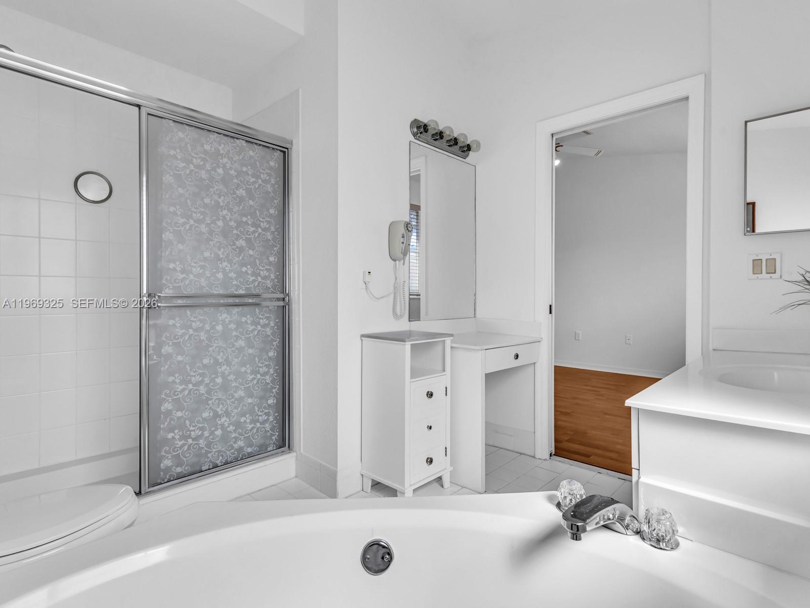 DIMENSIONS AT DORAL - Residential Lease