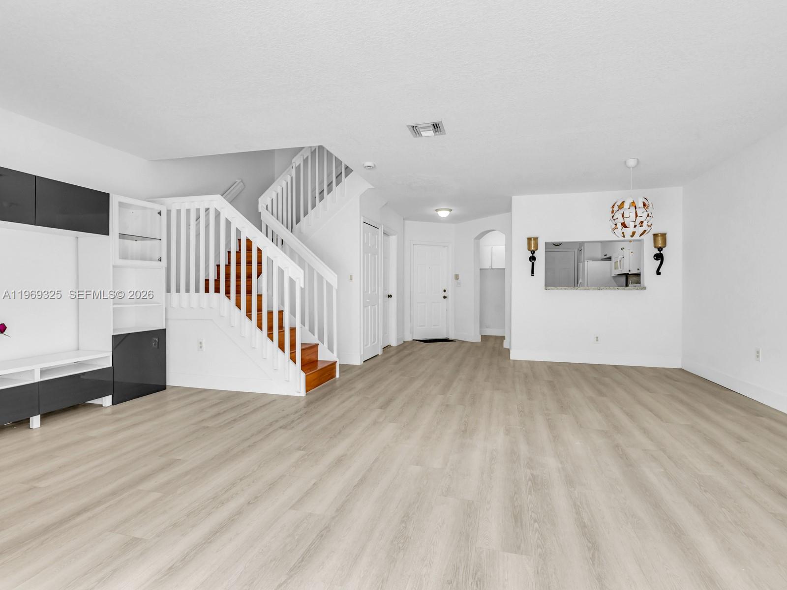 DIMENSIONS AT DORAL - Residential Lease