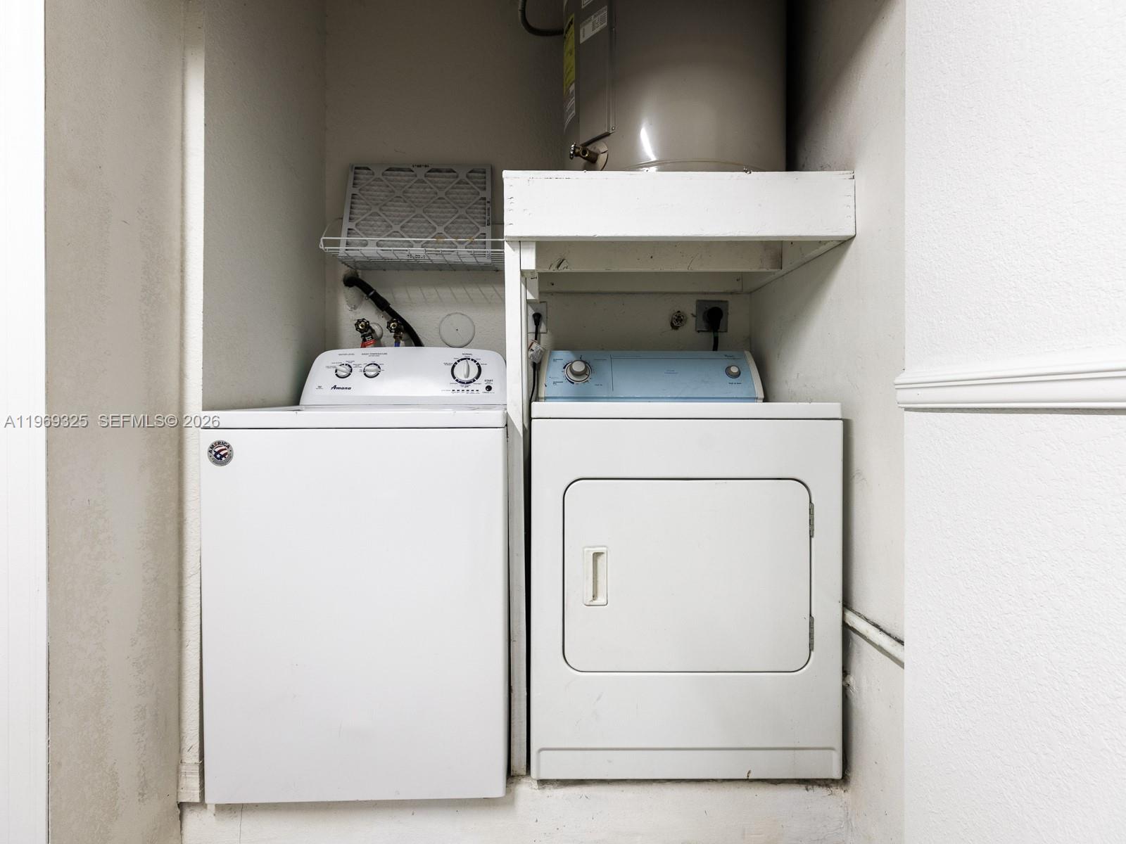 DIMENSIONS AT DORAL - Residential Lease