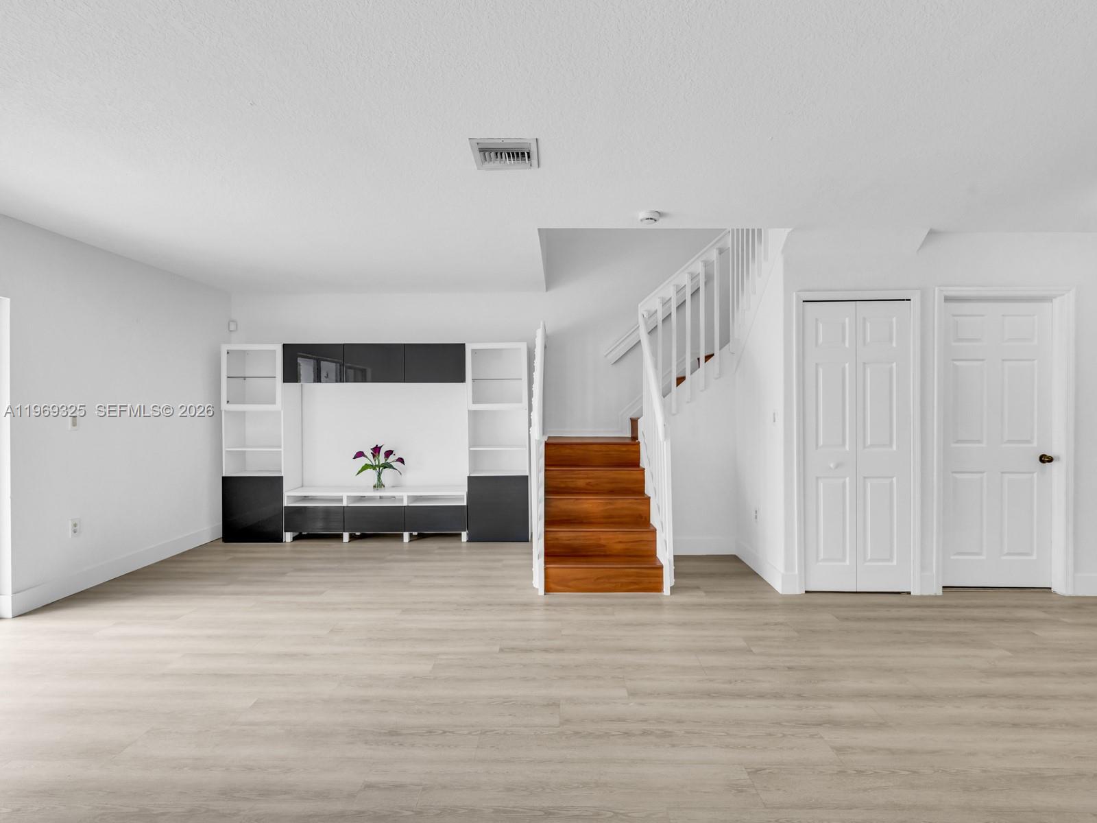 DIMENSIONS AT DORAL - Residential Lease