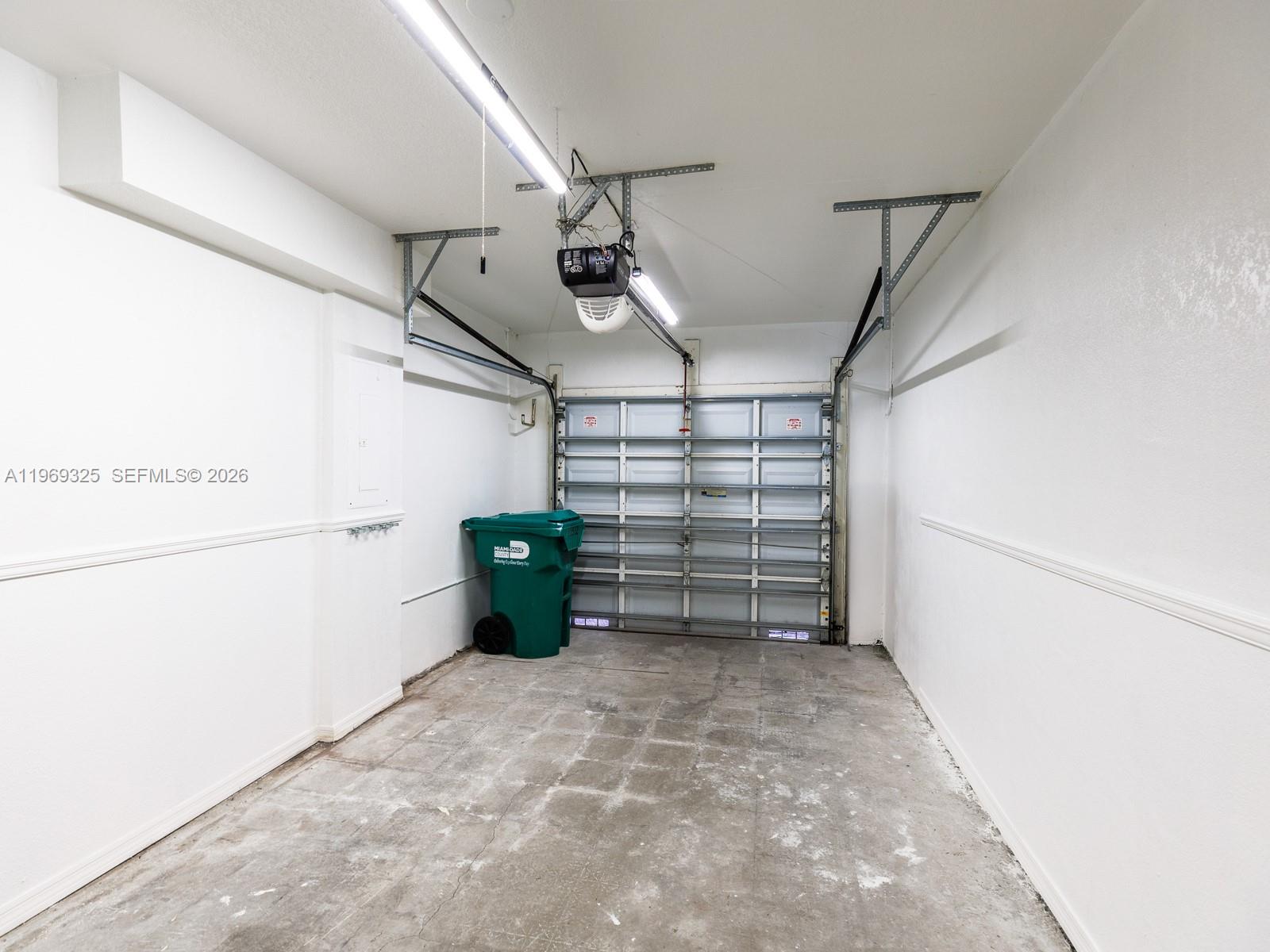 DIMENSIONS AT DORAL - Residential Lease