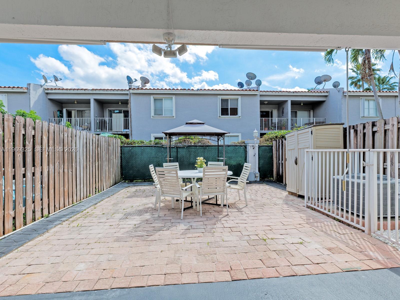 DIMENSIONS AT DORAL - Residential Lease