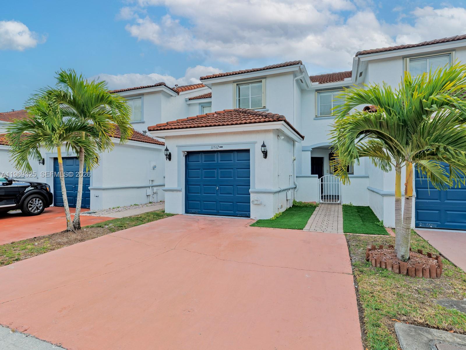 DIMENSIONS AT DORAL - Residential Lease