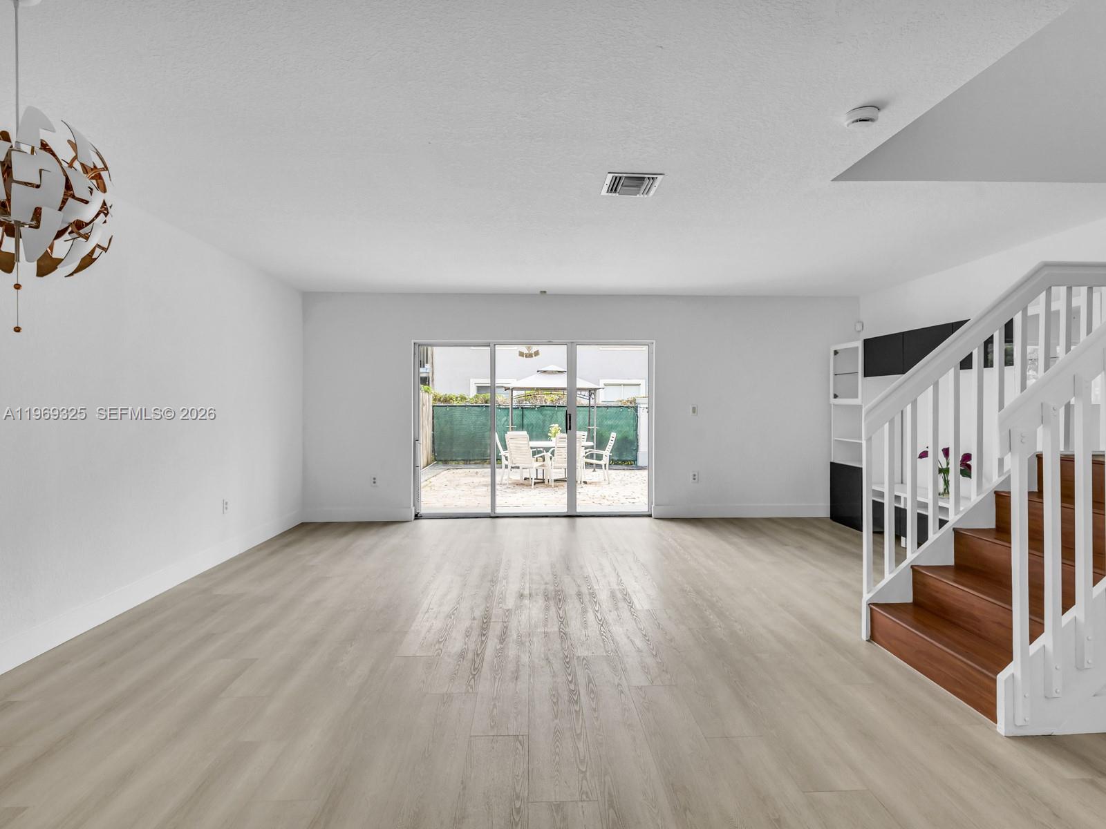 DIMENSIONS AT DORAL - Residential Lease