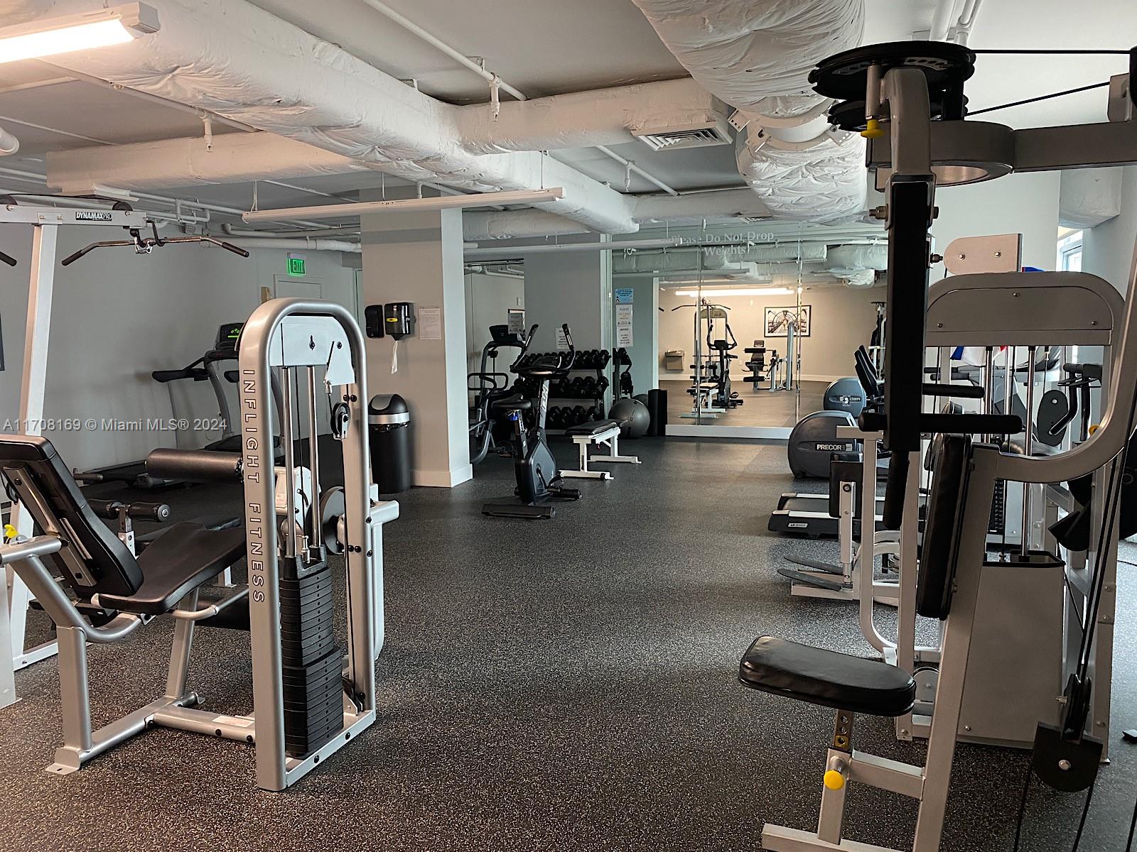 HOLLYWOOD STATION RES CON - Residential