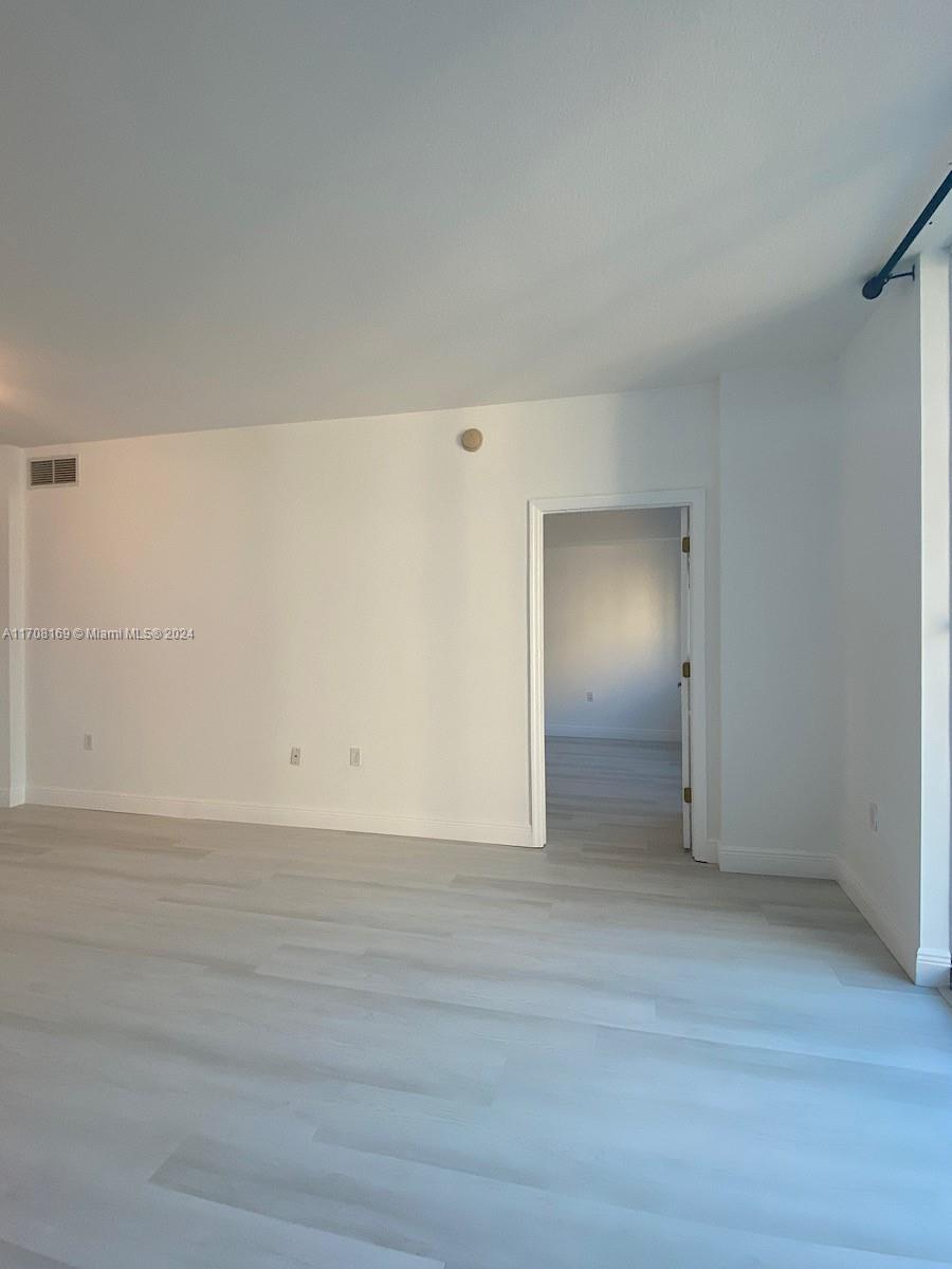 HOLLYWOOD STATION RES CON - Residential