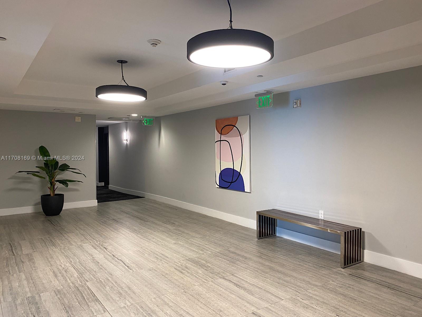 HOLLYWOOD STATION RES CON - Residential