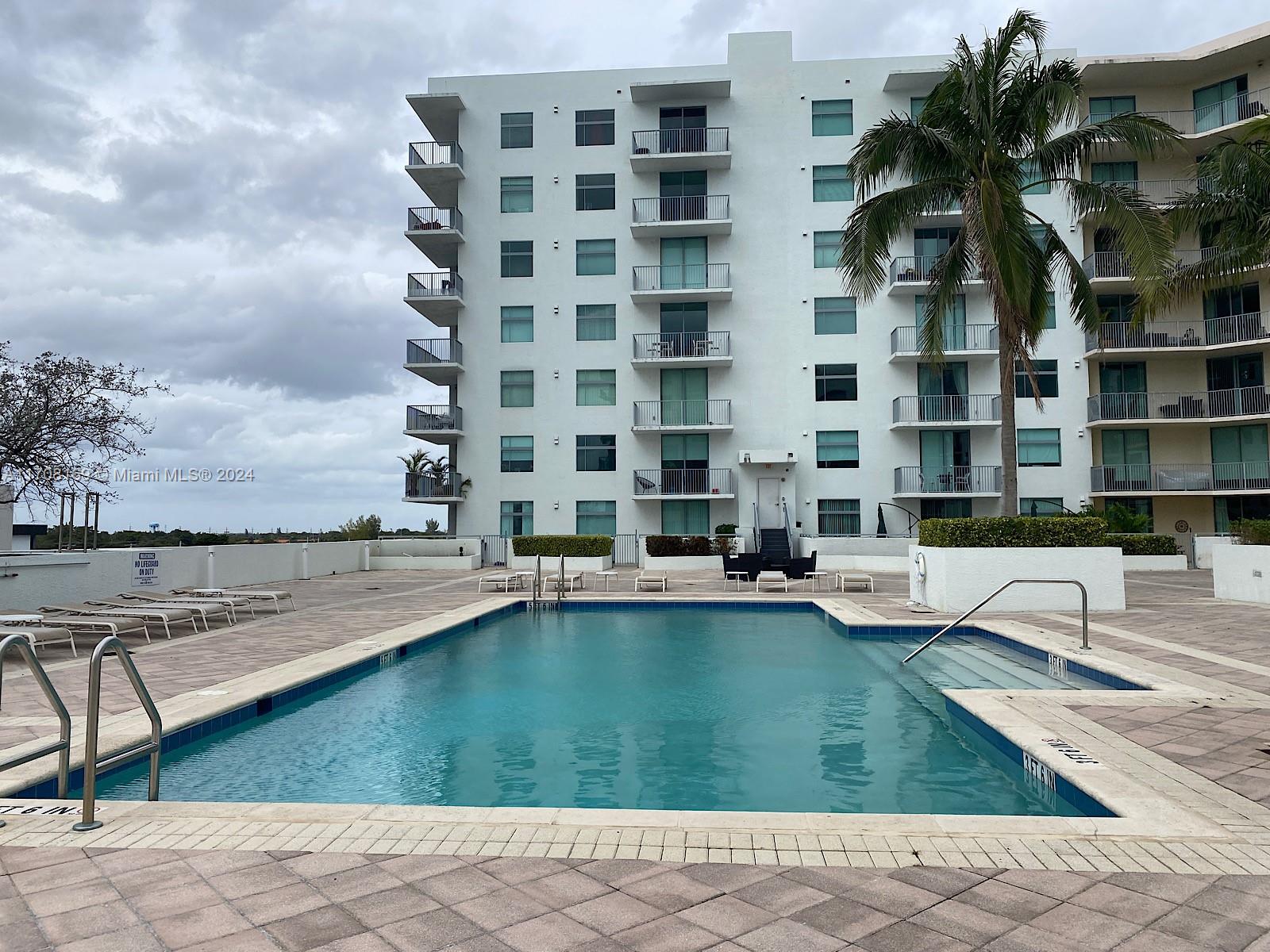 HOLLYWOOD STATION RES CON - Residential