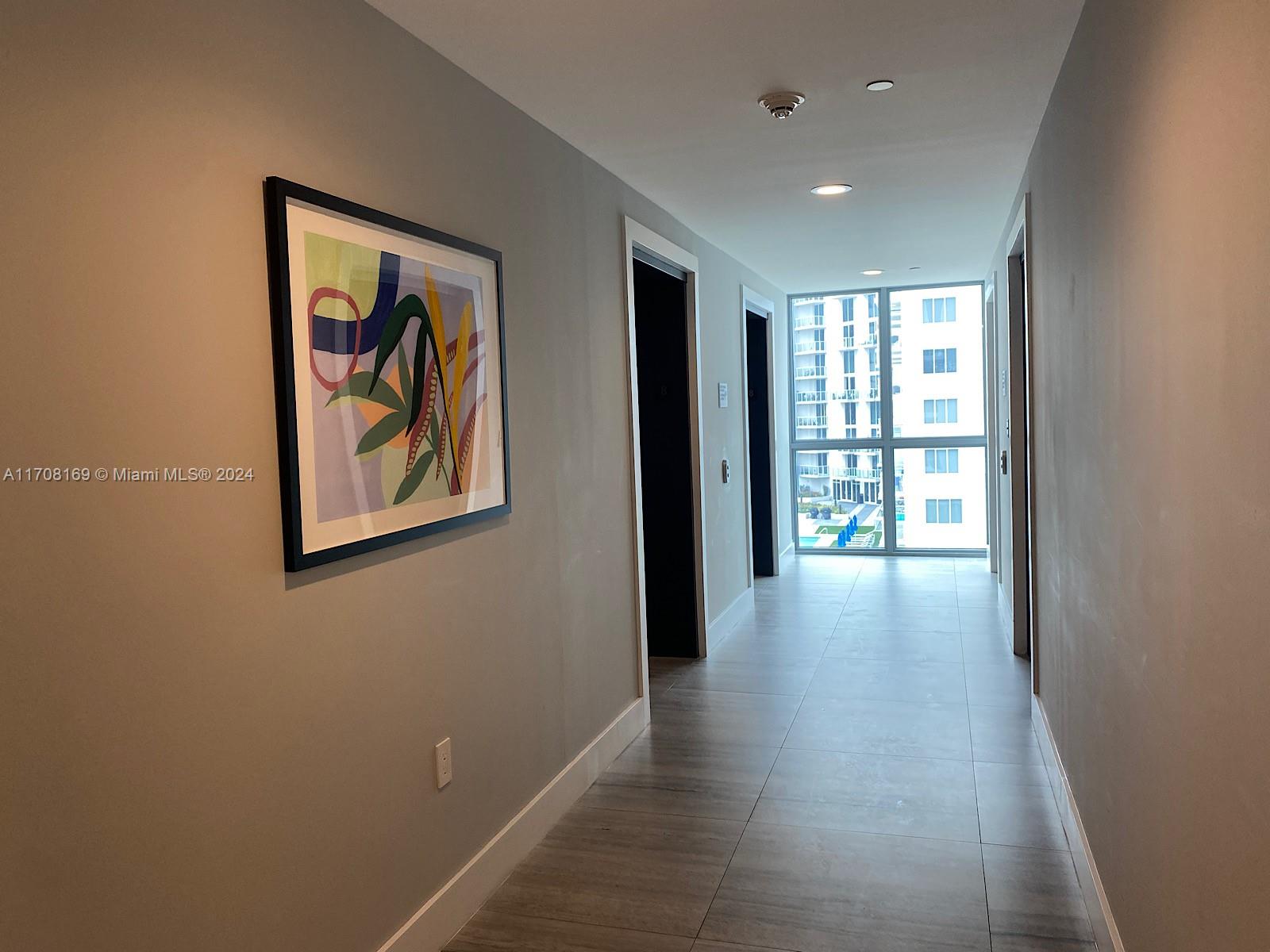 HOLLYWOOD STATION RES CON - Residential